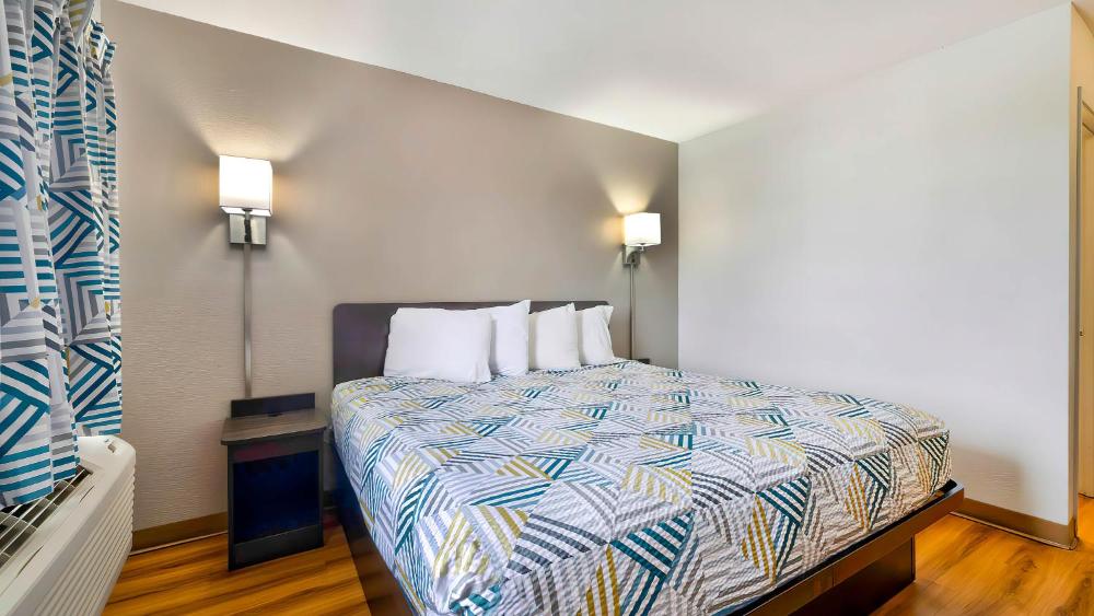 Queen Room - Disability Access - Non-Smoking interior